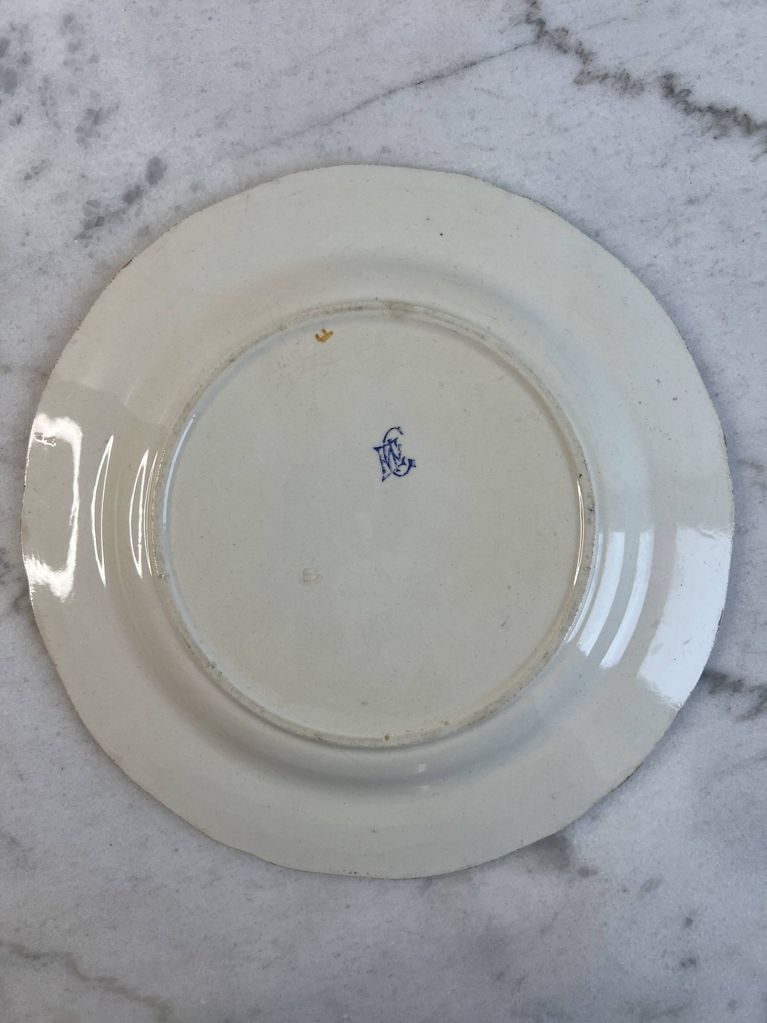 Assiette ancienne en faïence de Gien — modèle “Coq aux Pivoines”