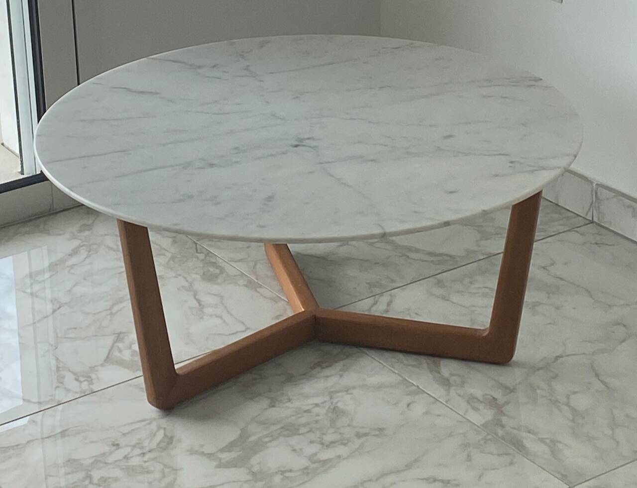 Guéridon / low table in Carrara marble and solid wood