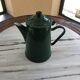 Cafetière en tôle émaillée verte