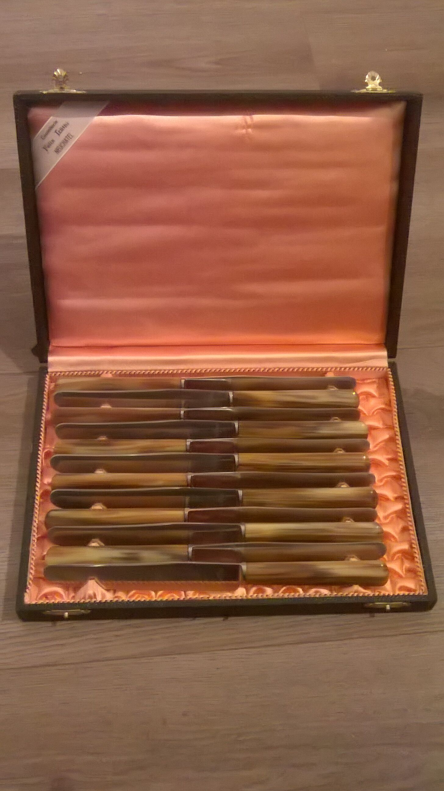 Coffret 12 couteaux Lüthi Neuchâtel