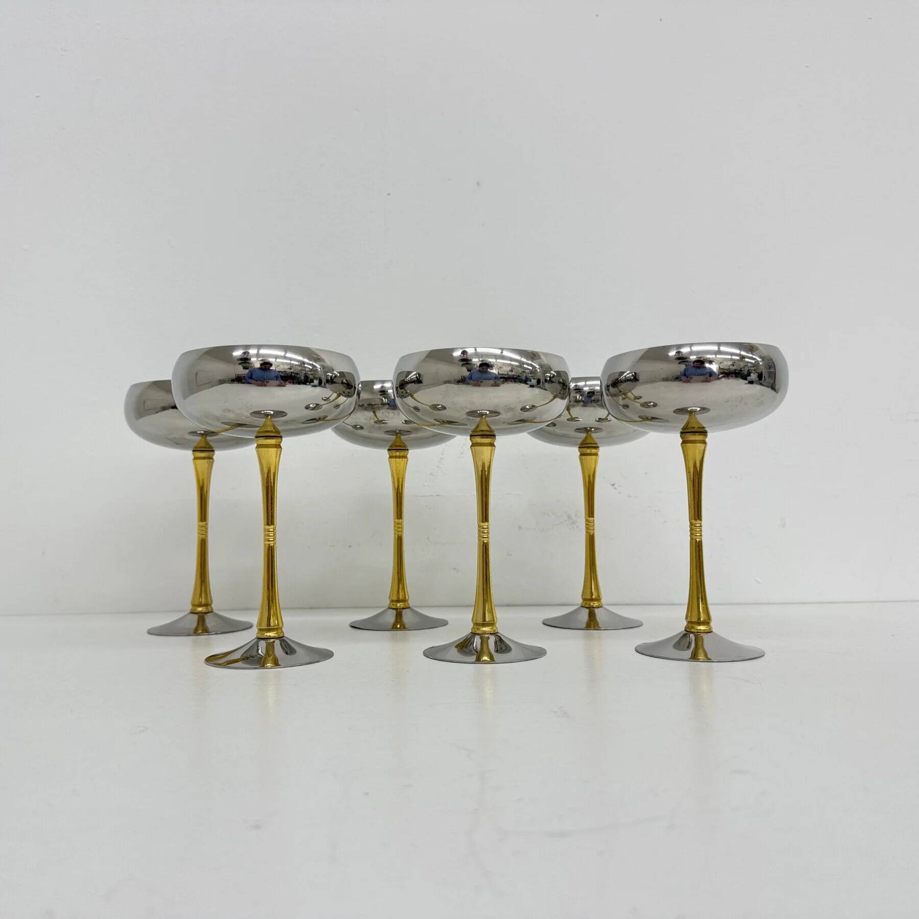 Ensemble de 6 coupes à champagne en acier inoxydable et laiton italien des années 1970.