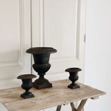Lot de trois vases Médicis en fonte