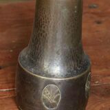 Ancien vase en métal