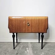 Table de chevet italienne des années 80 avec plateau en verre