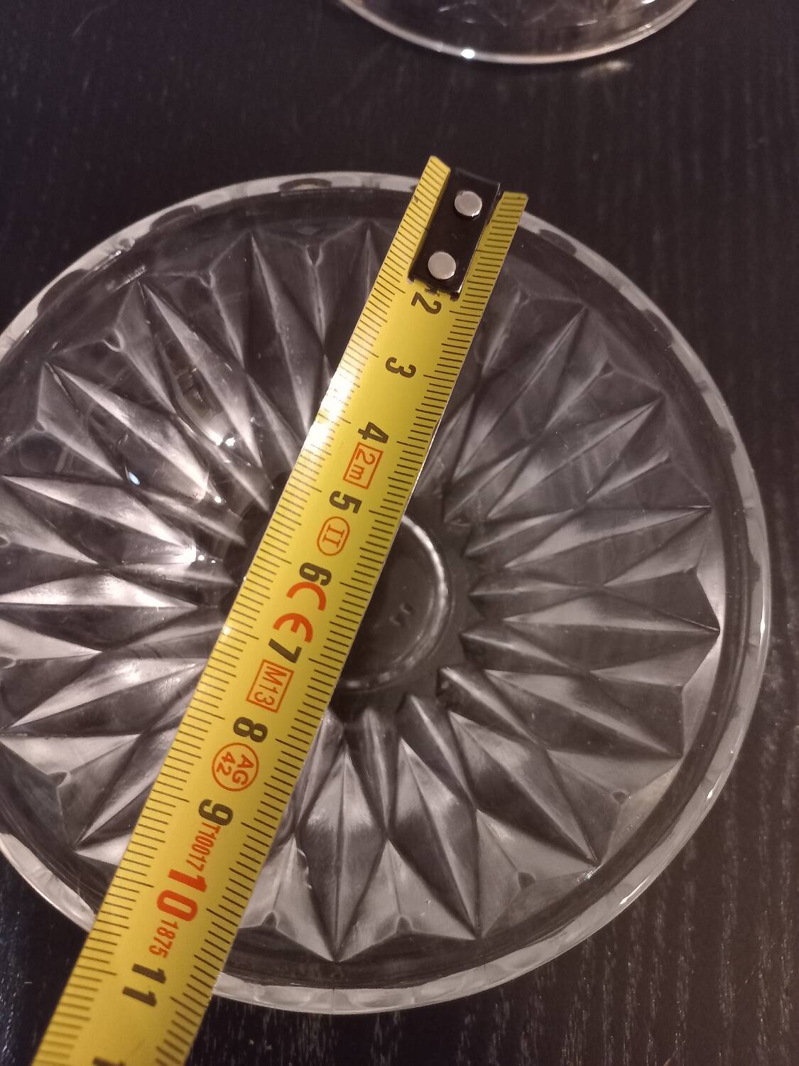 Service 3 salad bowls and Duralex cups