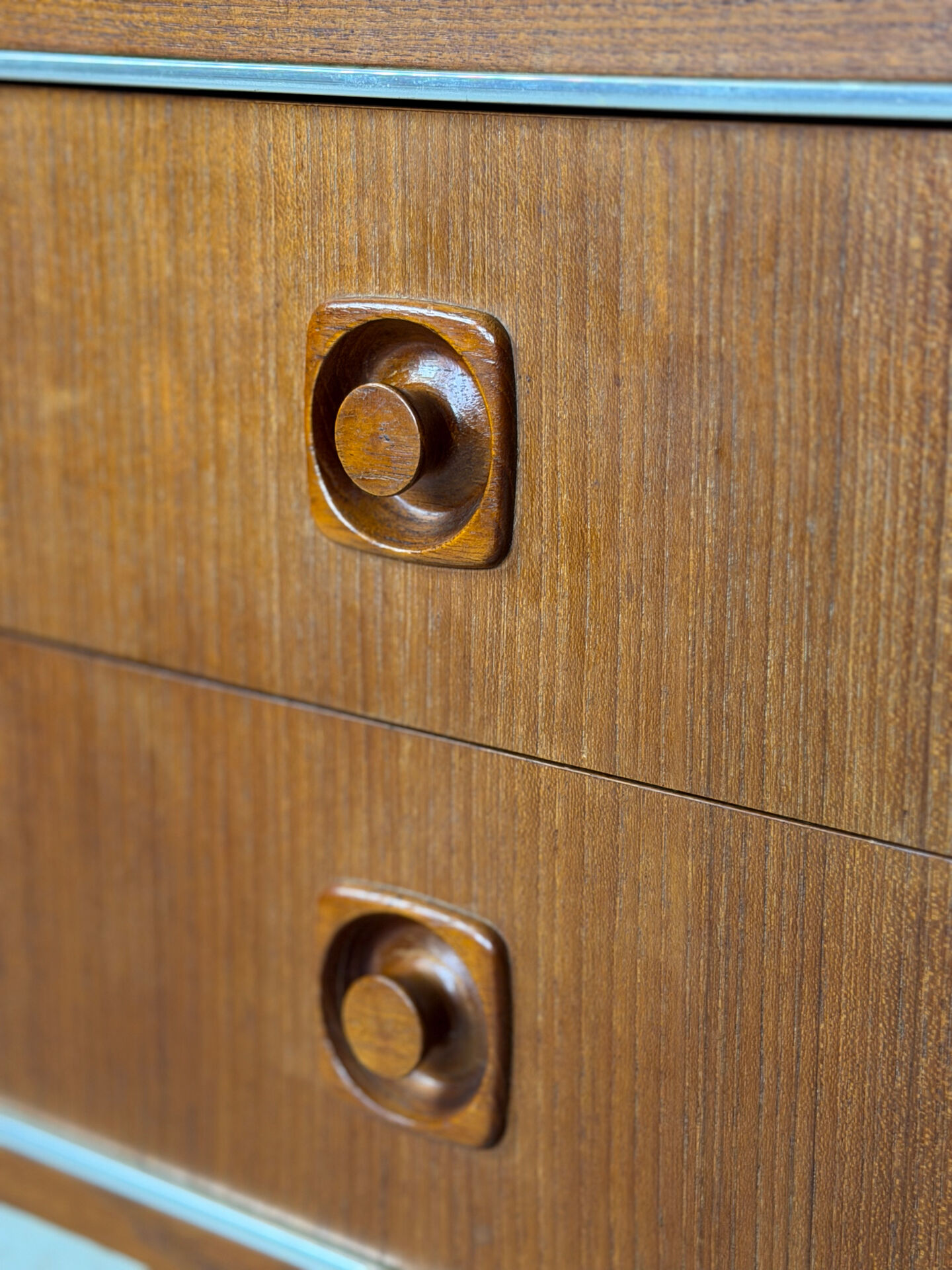 Enfilade basse vintage 4 tiroirs – années 70