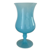 Vase en opaline bleu
