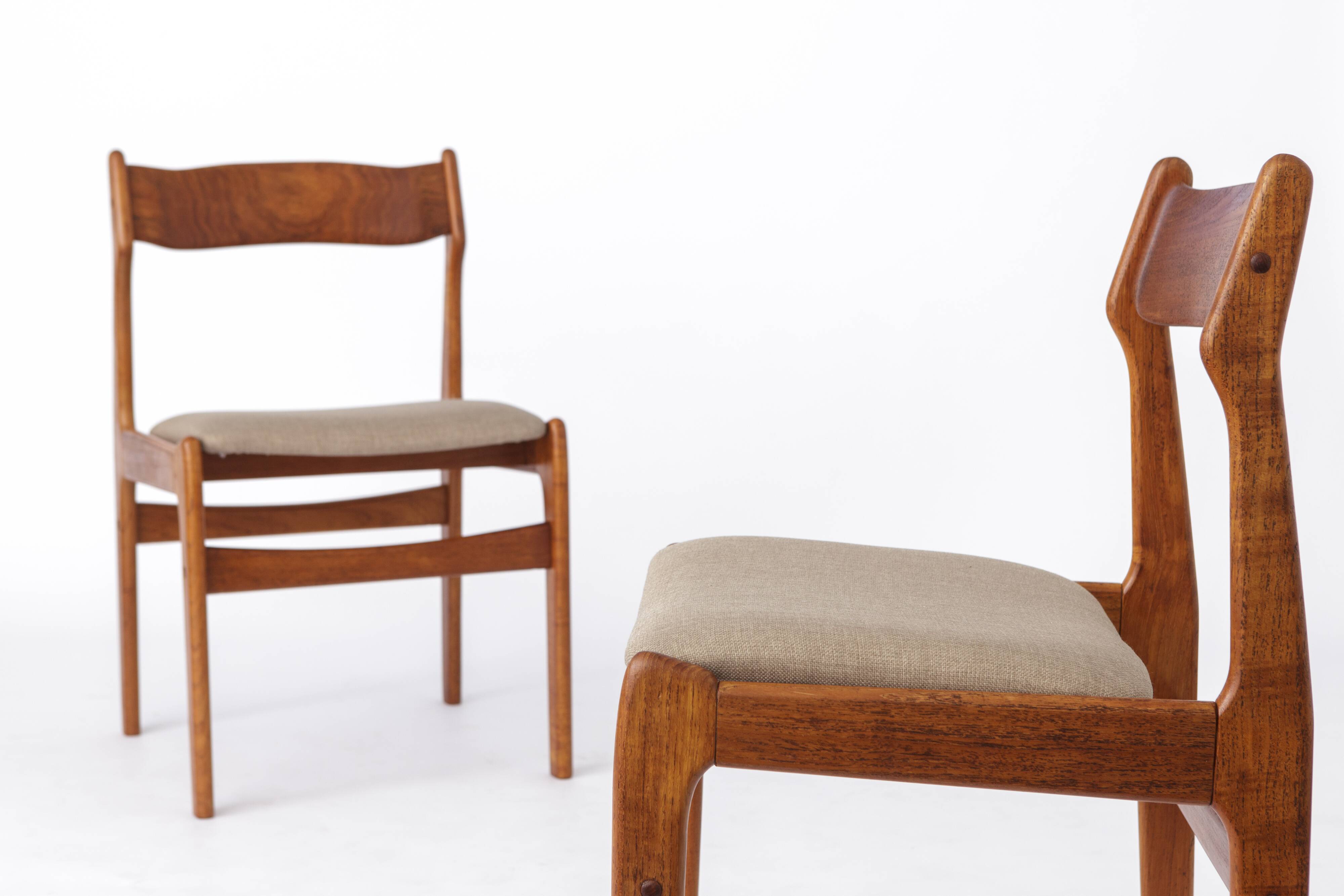 2 of 5 Vintage Danish Chairs 1960s - Walnut Chair Frame