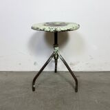 Tabouret pivotant industriel en fer vert, années 1960