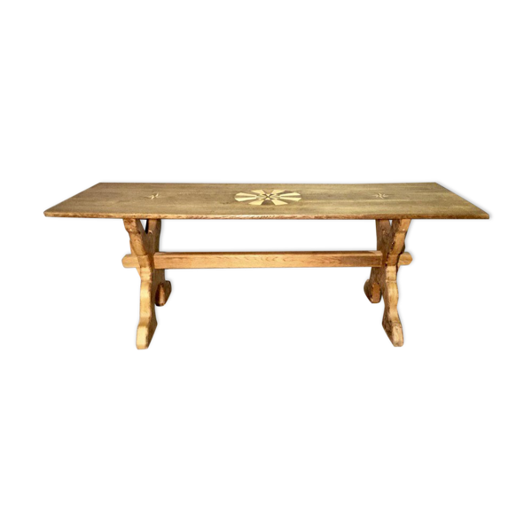 Table pied en x, dessus marqueté rosace et rose des vents
