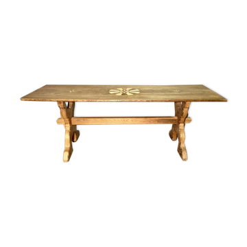 Table pied en x, dessus marqueté rosace et rose des vents