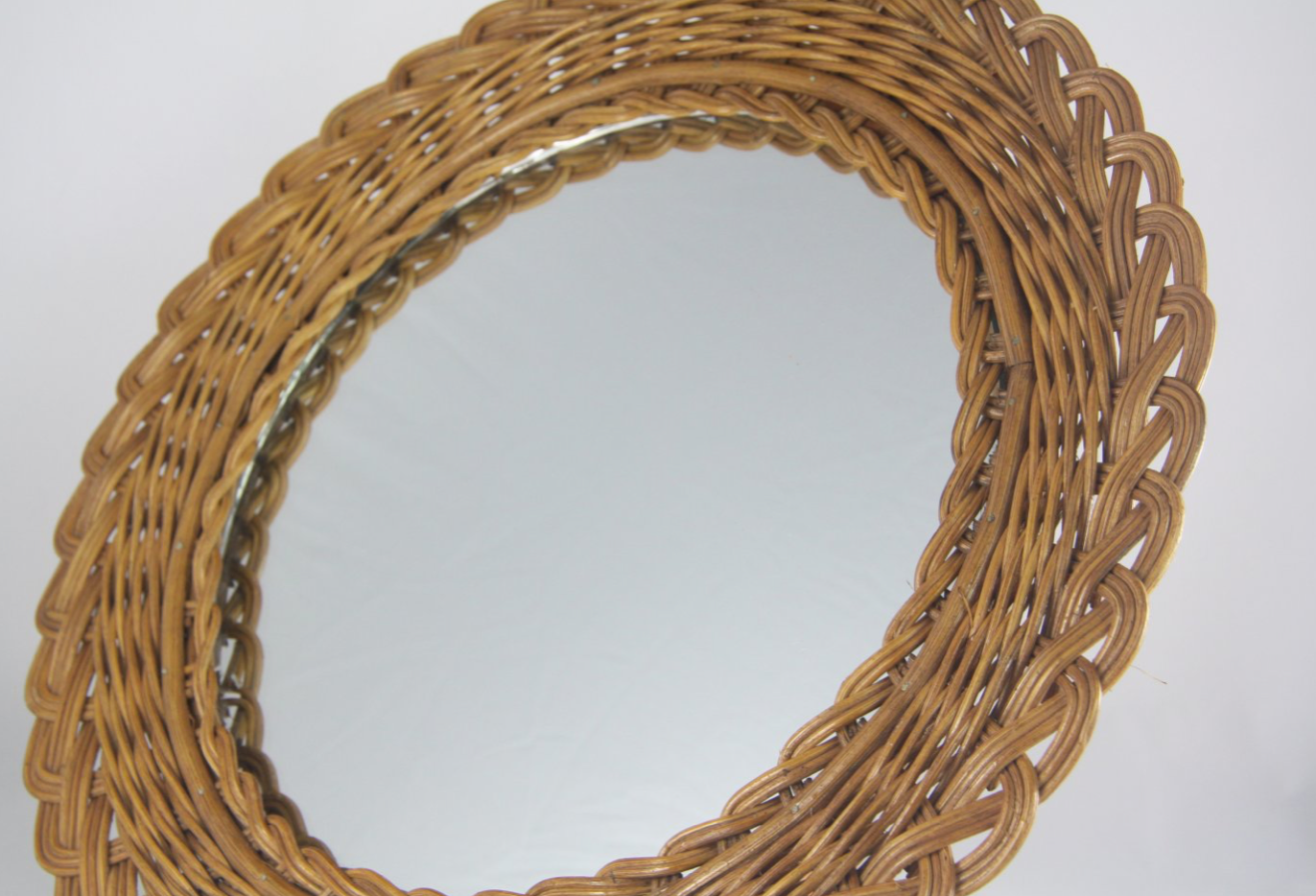 Rattan mirror dating back to the years 70 25cm