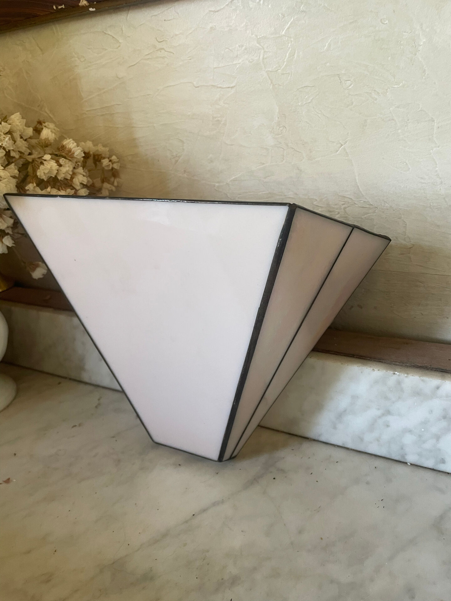 Vintage style Tiffany wall lamp