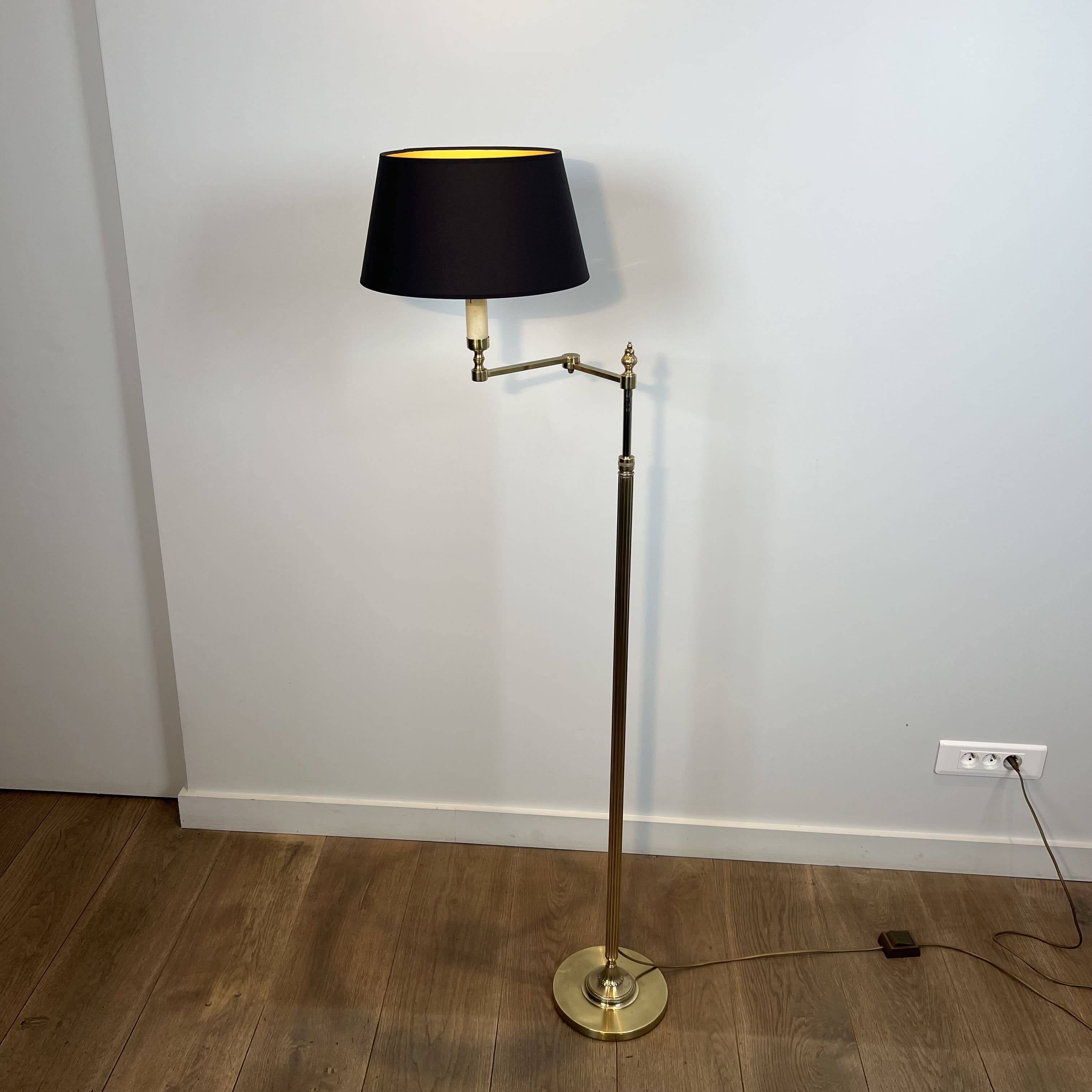 Brass Articulated Arm Reading Lamps in Gold. Neoclassical Style. Work.