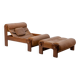 Fauteuil lounge et son ottoman, en orme blond et cuir. Années 1970