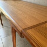 Table scandinave en teck par johannes andersen à rallonges papillon des années 60