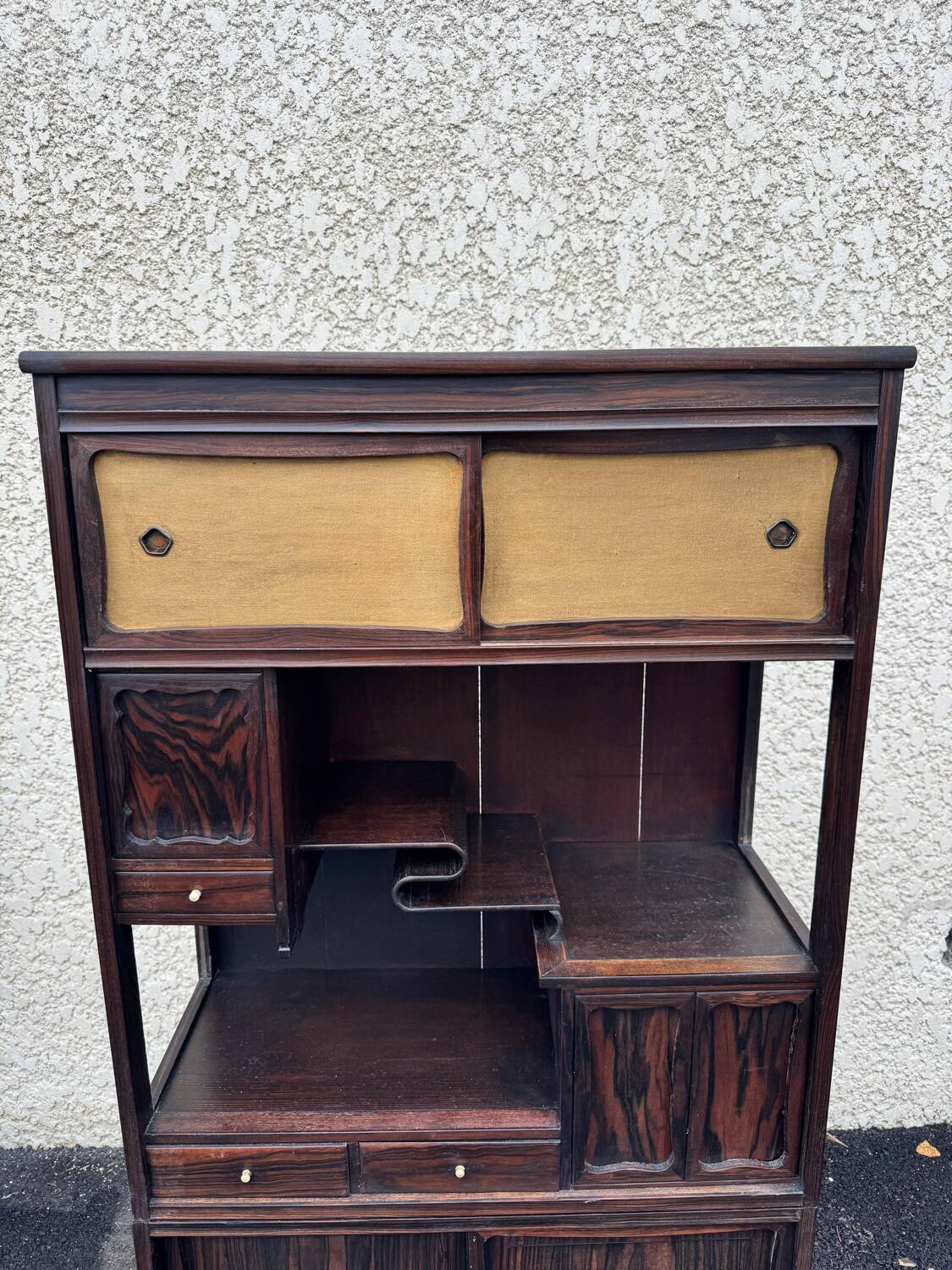 Elégant cabinet en deux corps typique style japonais, vers les années