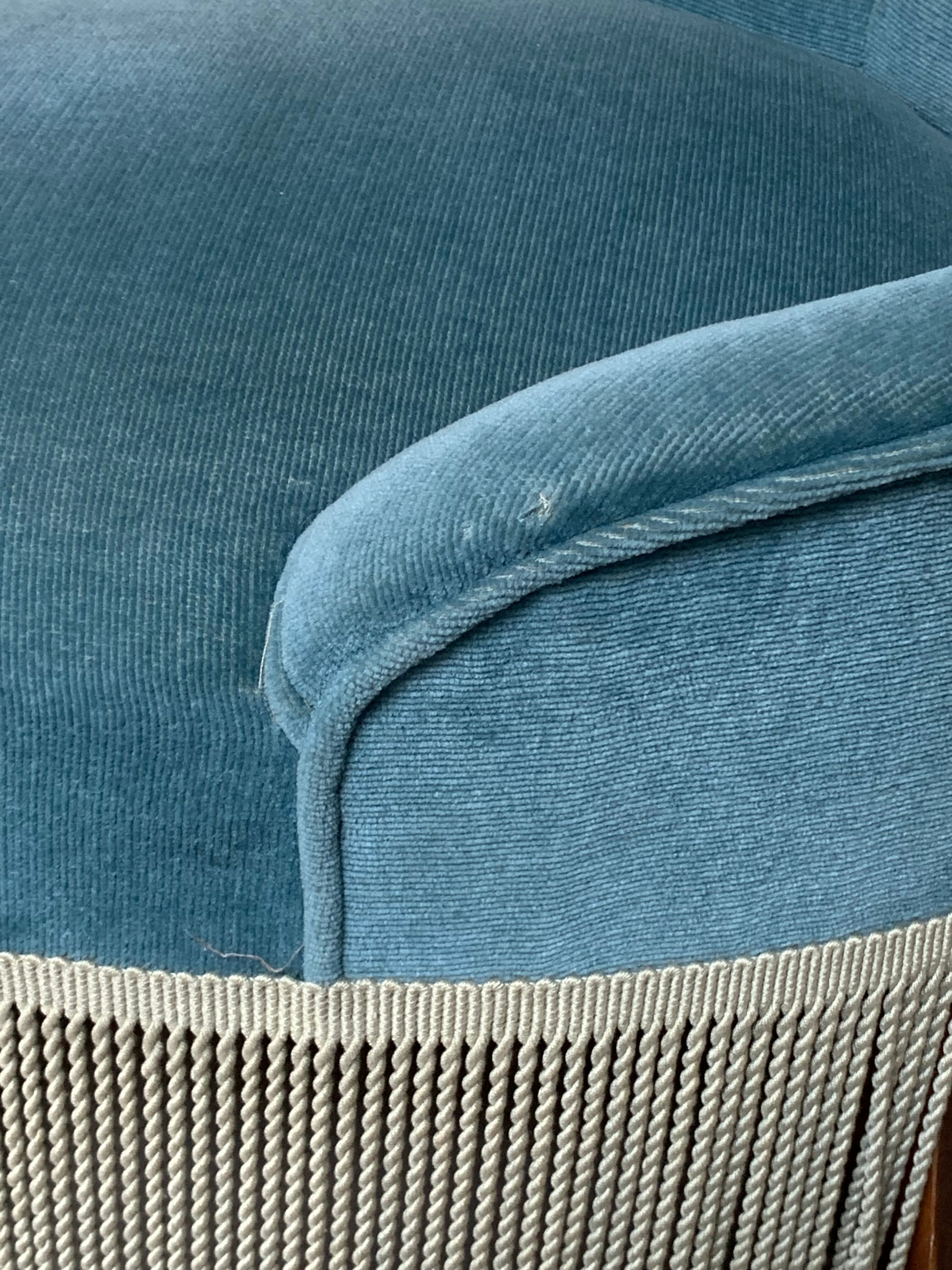 Paire de fauteuils crapaud velours bleu 1970