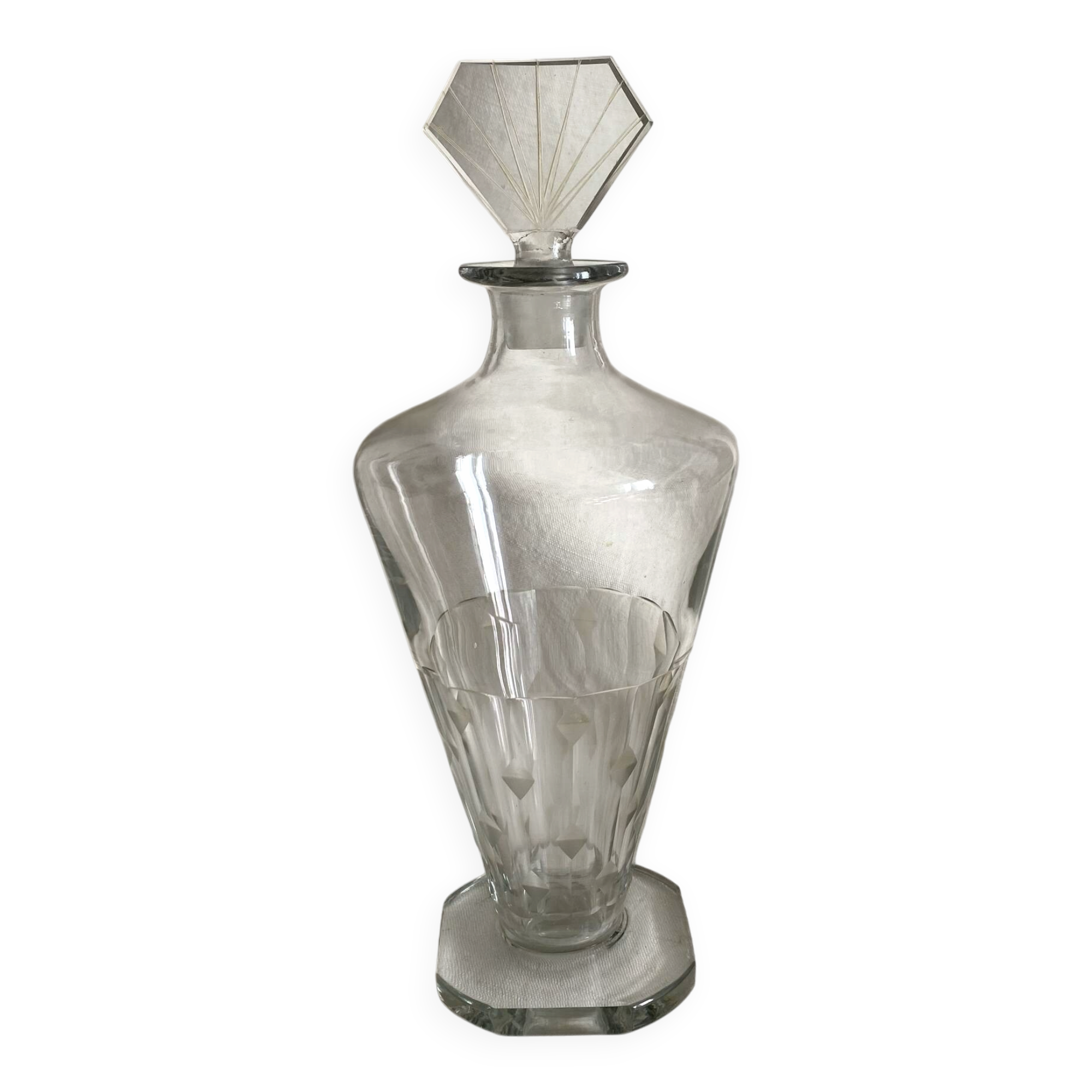 Art Deco carafe with fan stopper