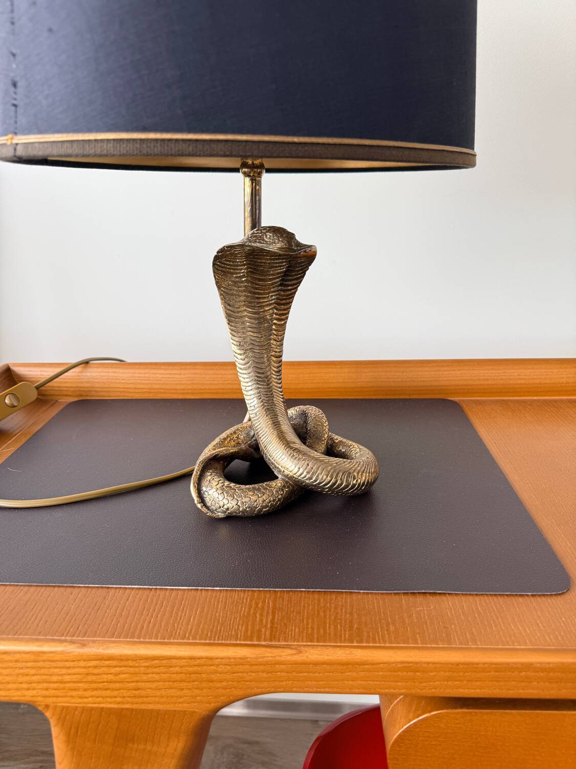 Cobra sculptural lamp in brass – Vintage French work, circa 19