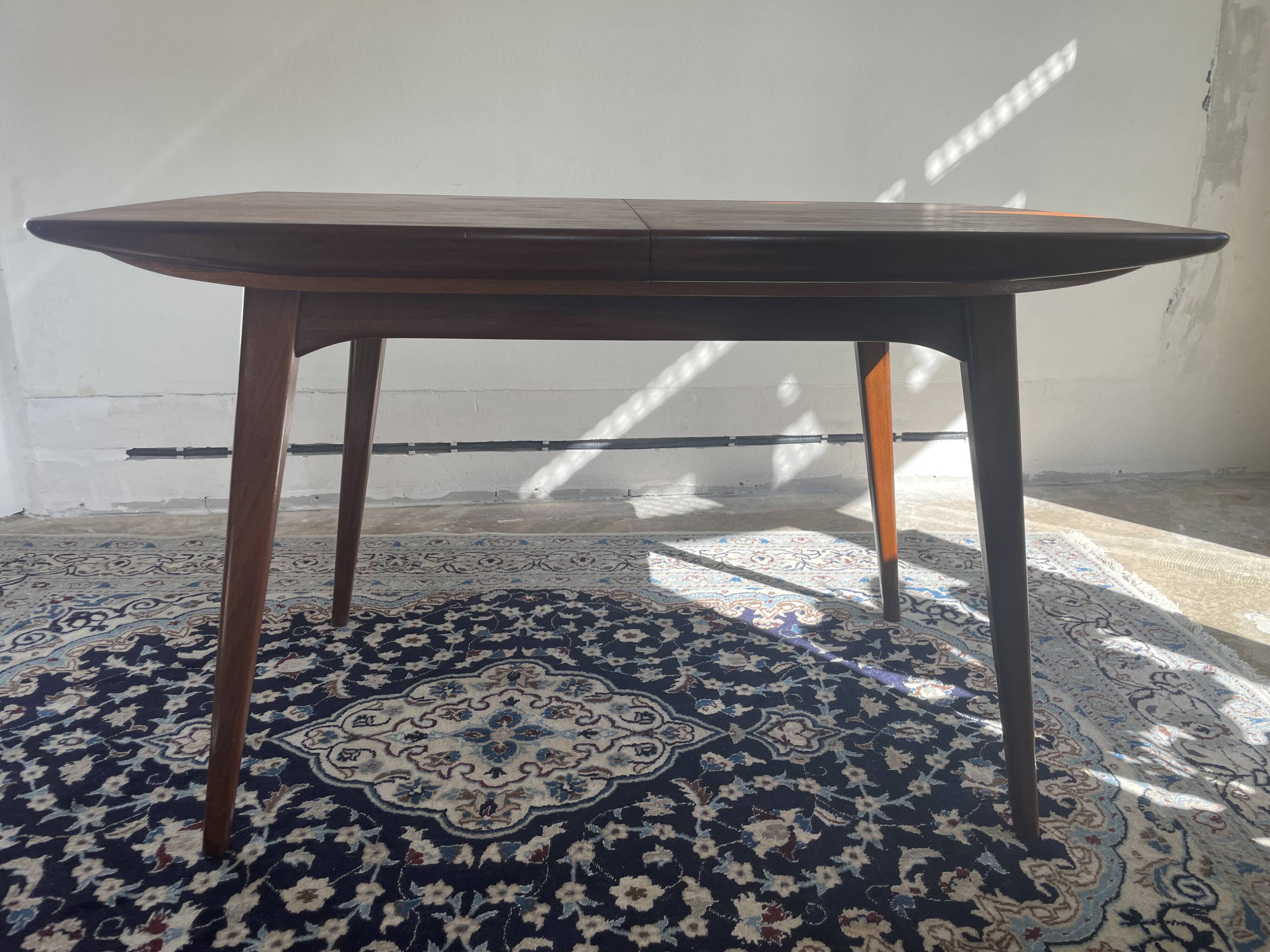 Milaan extendable dining table by Louis van Teeffelen for Wébé