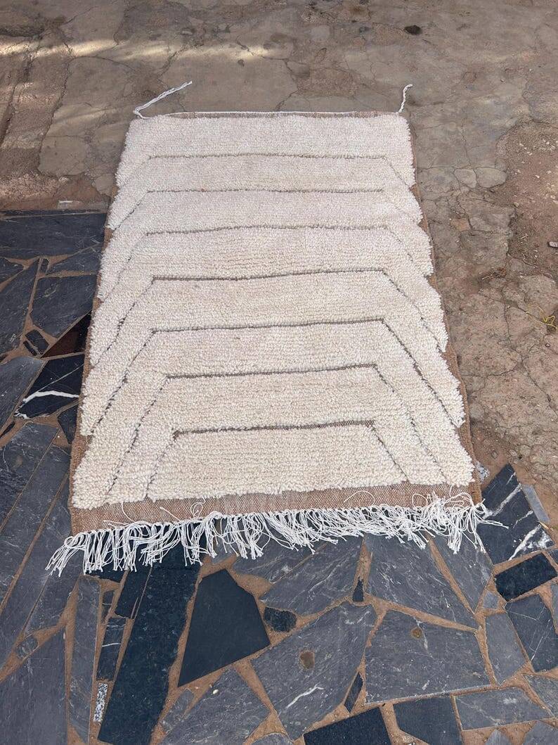 Traditional handmade pure wool rug, size 150/250 cm.