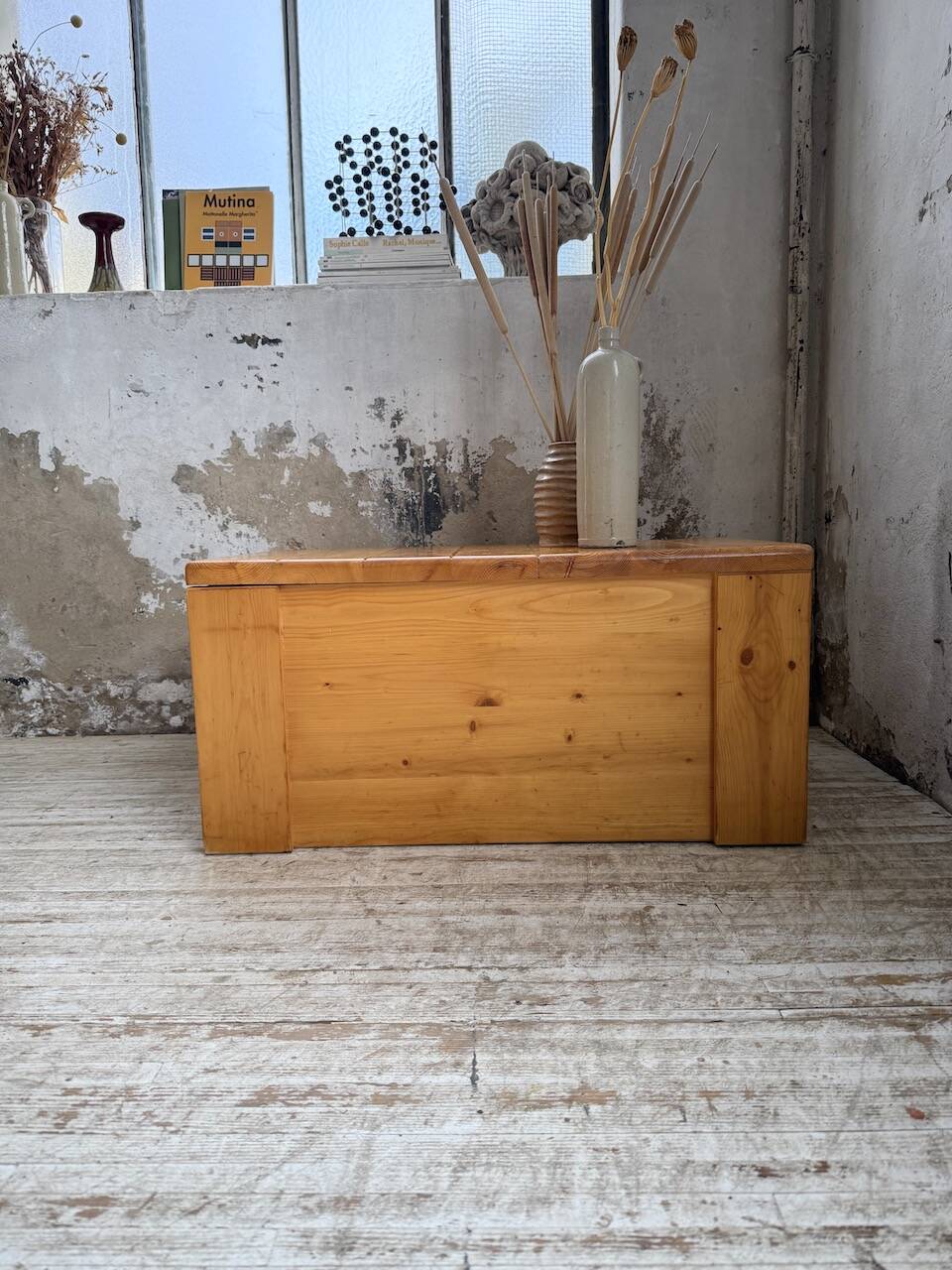 Chest or coffee table Perriand Les Arcs 1800