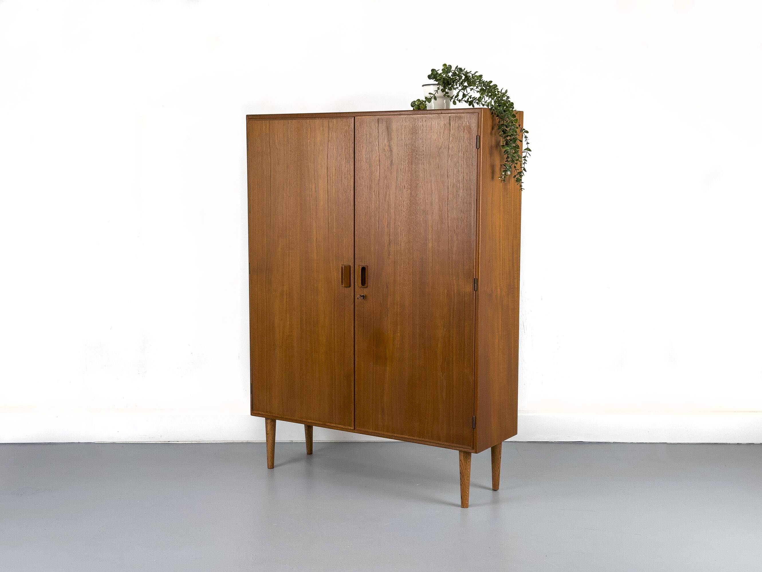 Danish Cabinet in Teak by Børge Mogensen for Søborg Møbelfabrik, 1960s