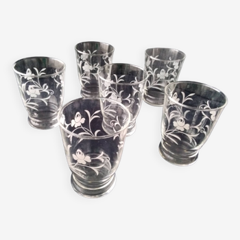 6 vintage table glasses in goblet shape with engraved decor