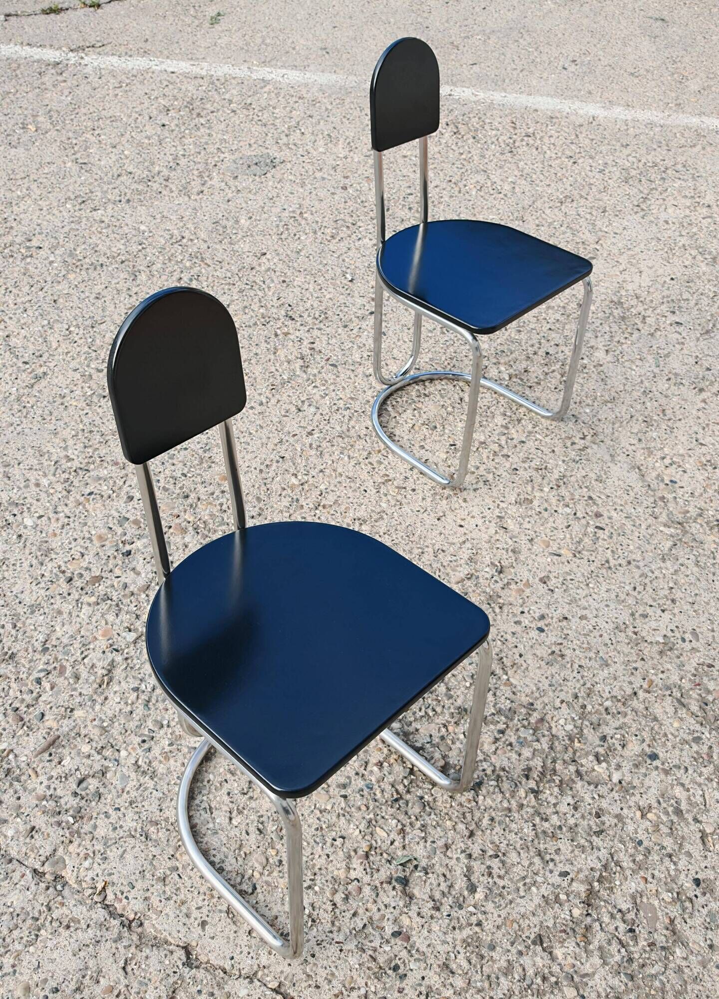 Set of 4 Bauhaus tubular steel chairs with wooden seats.