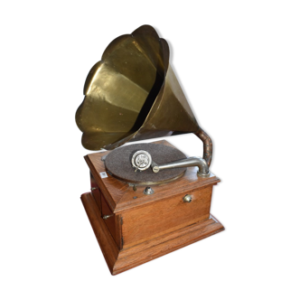 GRAMOPHONE THE VOICE OF HIS MASTER