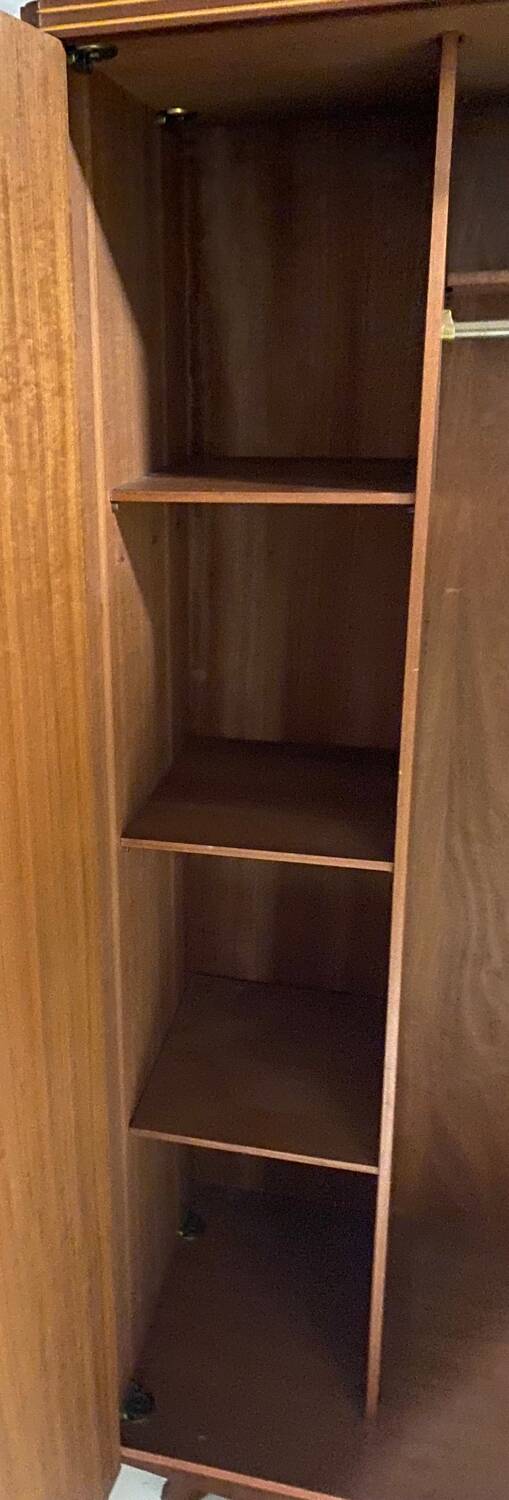 Armoire vintage pieds compas