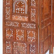 Indian screen with 4 leaves in teak wood with rich openwork decoration of grape leaves