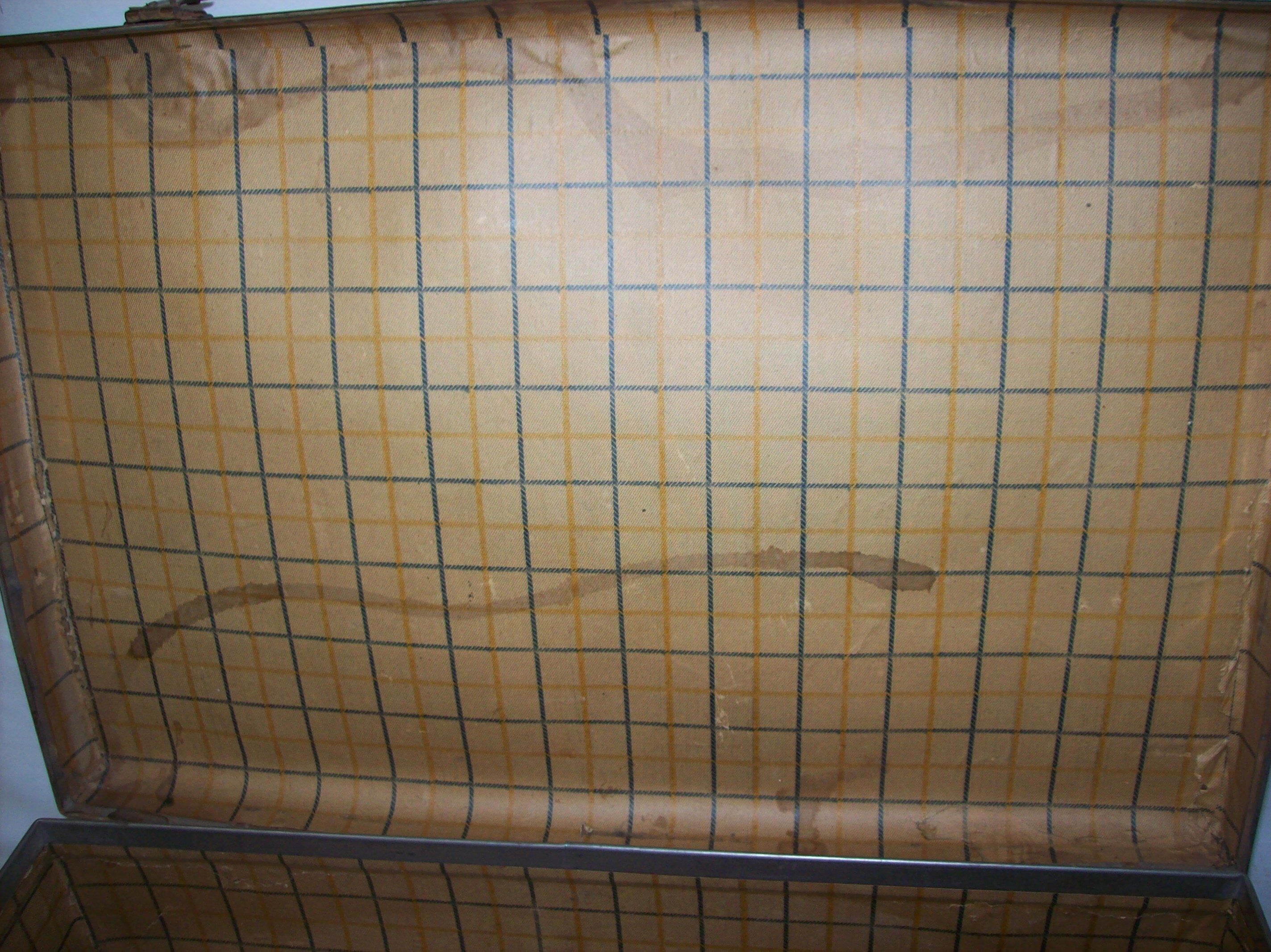 Suitcase from the 30/40 years