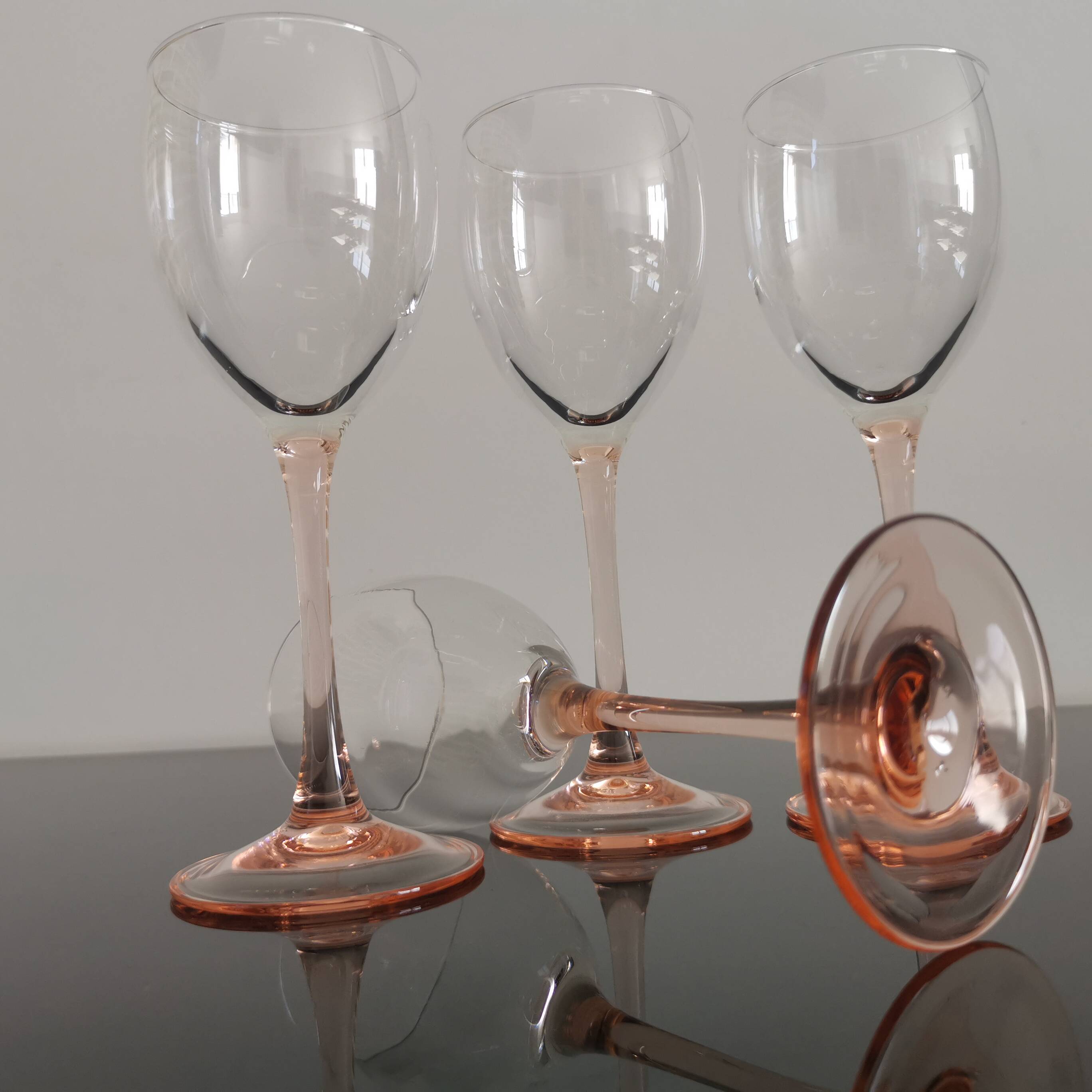 4 Luminarc white wine glasses with pink feet
