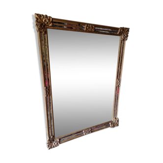 Miroir à parecloses en bois et stuc mouluré et doré