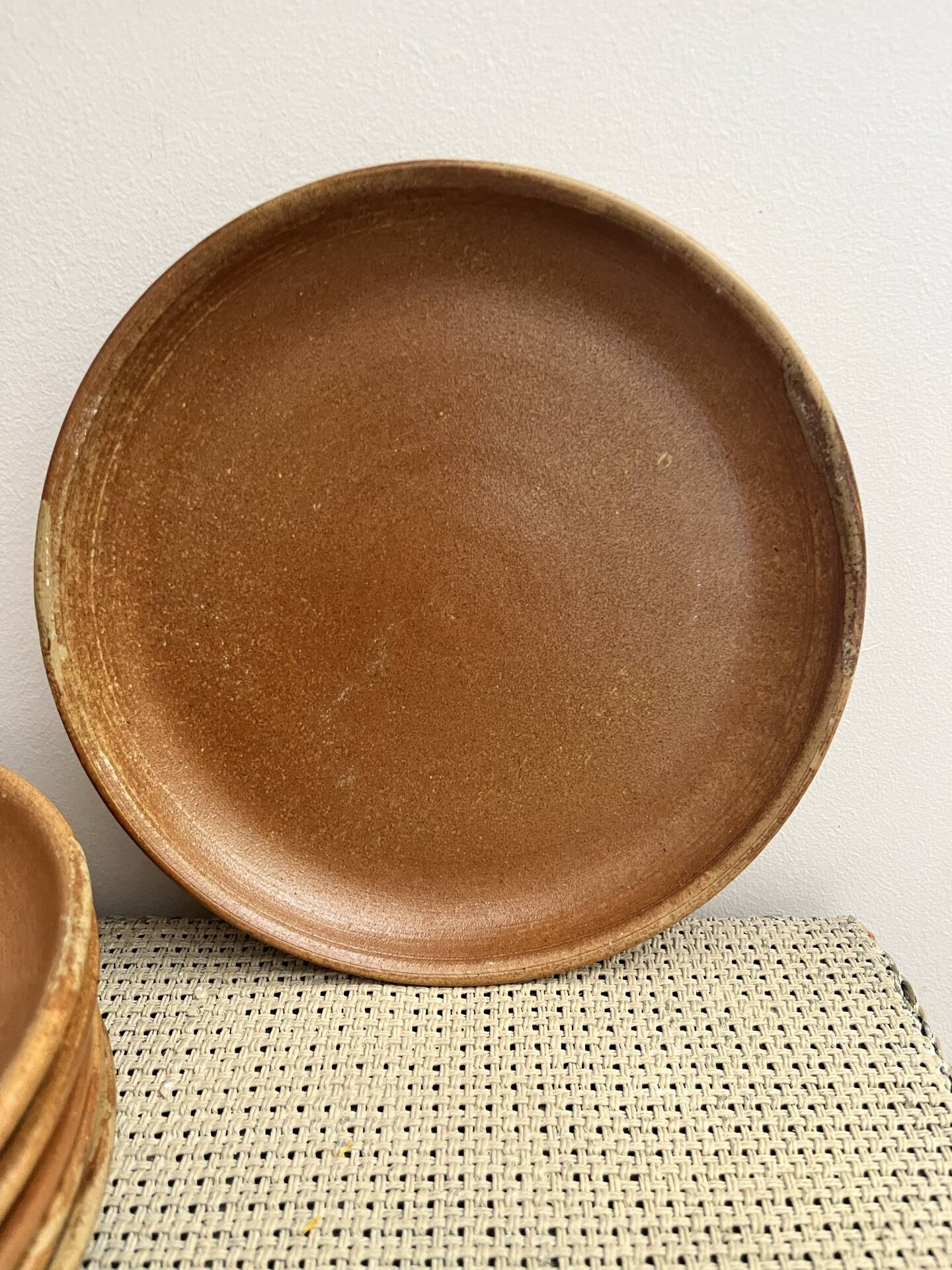 6 flat plates in stoneware