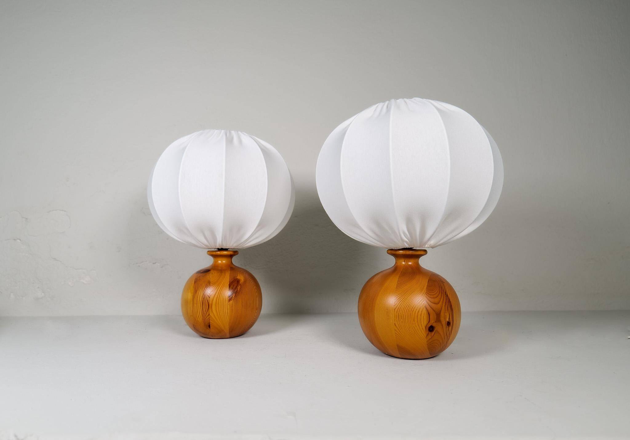 Sculptural modern table lamps from the mid-century in solid pine, Fagerhults Sweden, 1970.