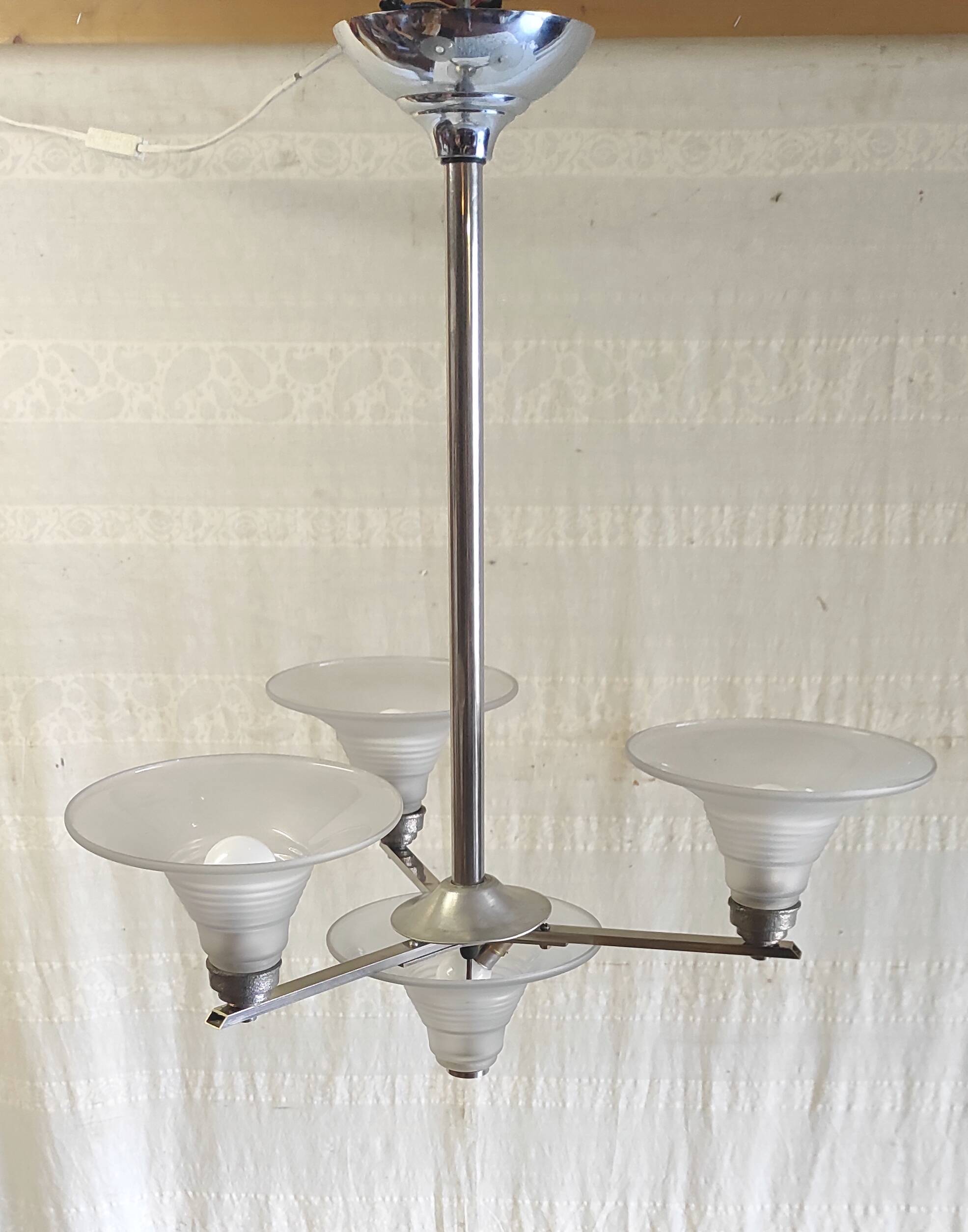 Art Deco chandelier with 4 lights in metal and glass - 1930s/40s