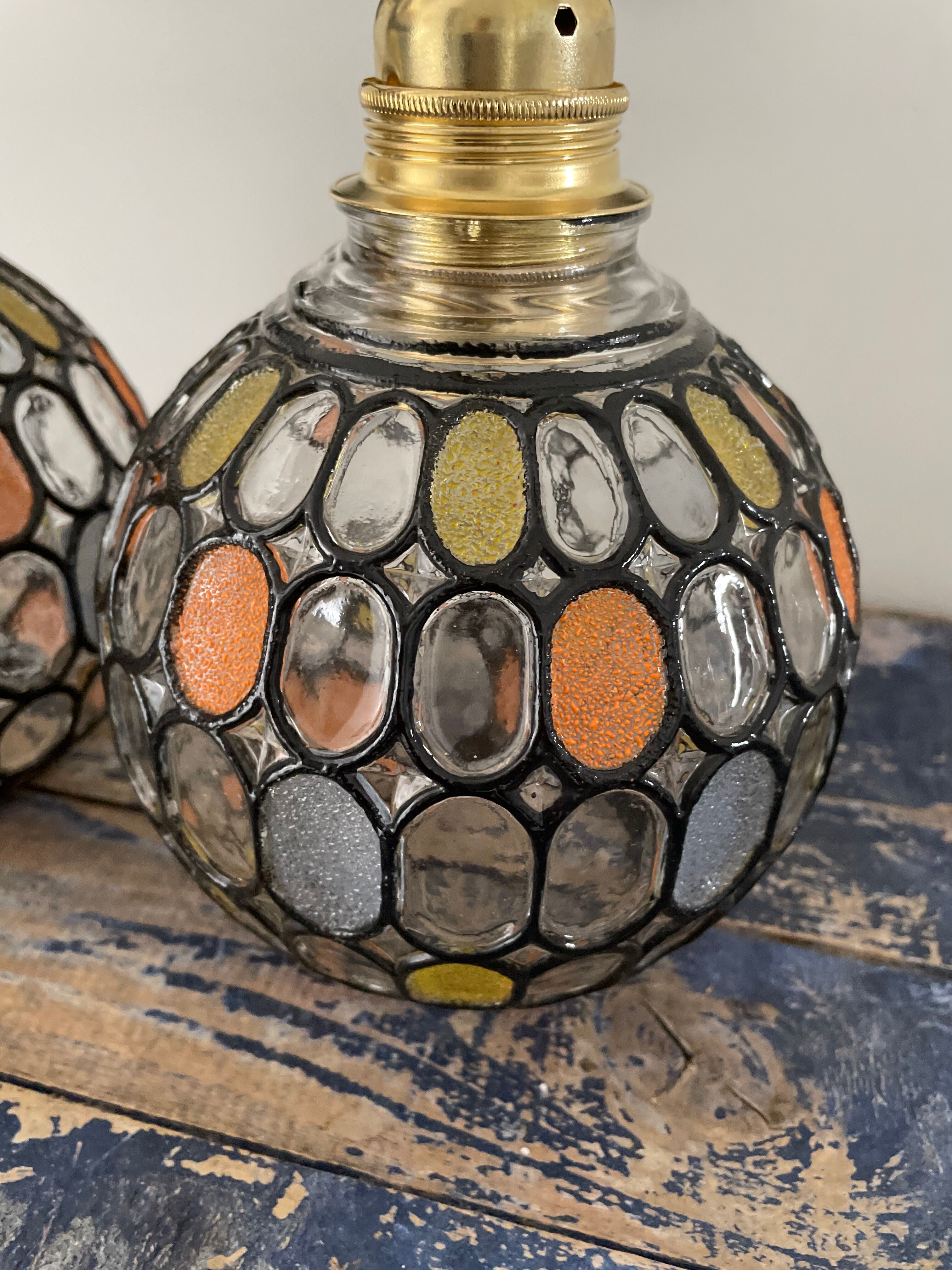 Paire d’appliques vintage en verre ciselé électrifiées à neuf
