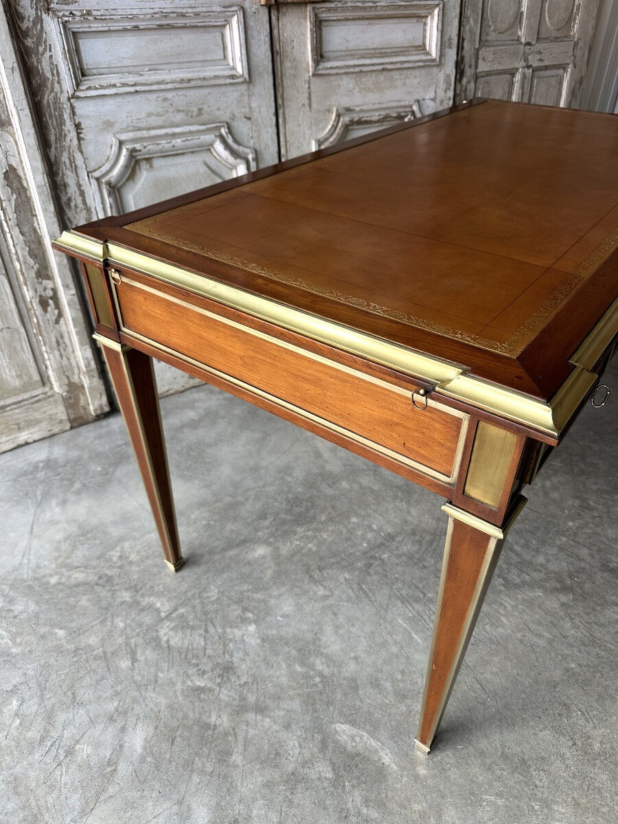 Flat desk in Directoire style