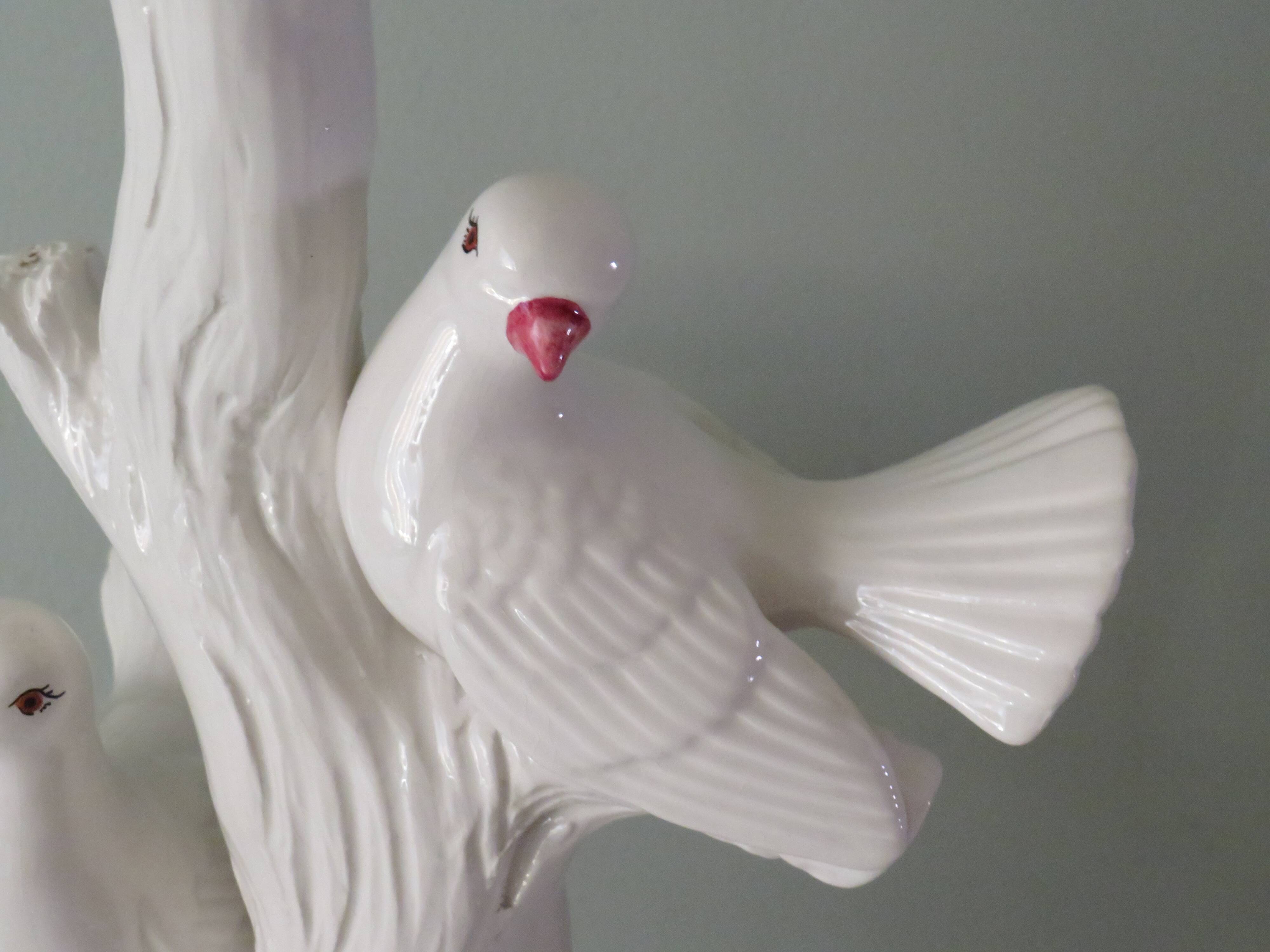 Vintage Italian ceramic table lamp with doves.