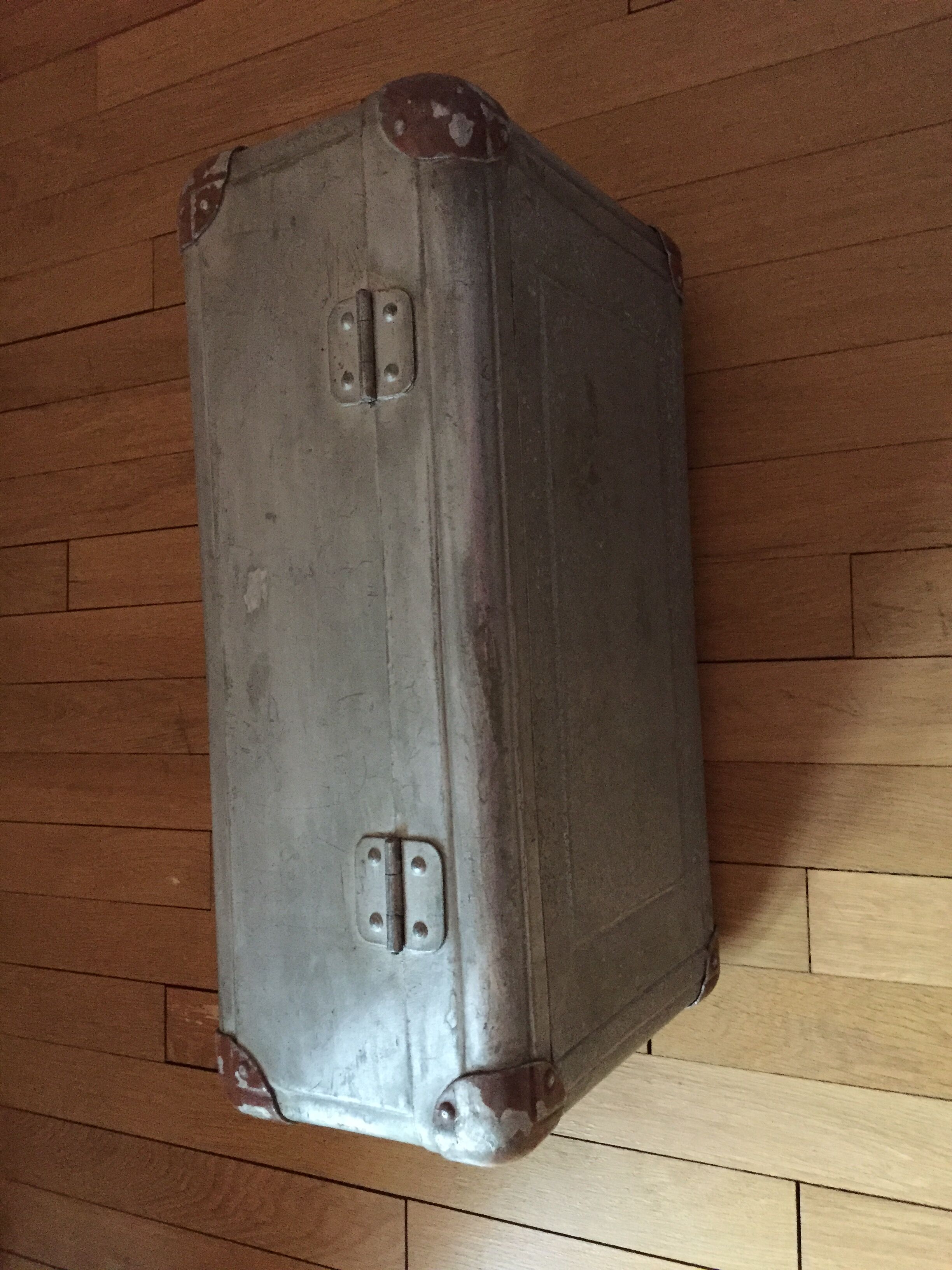 Valise en aluminium vintage