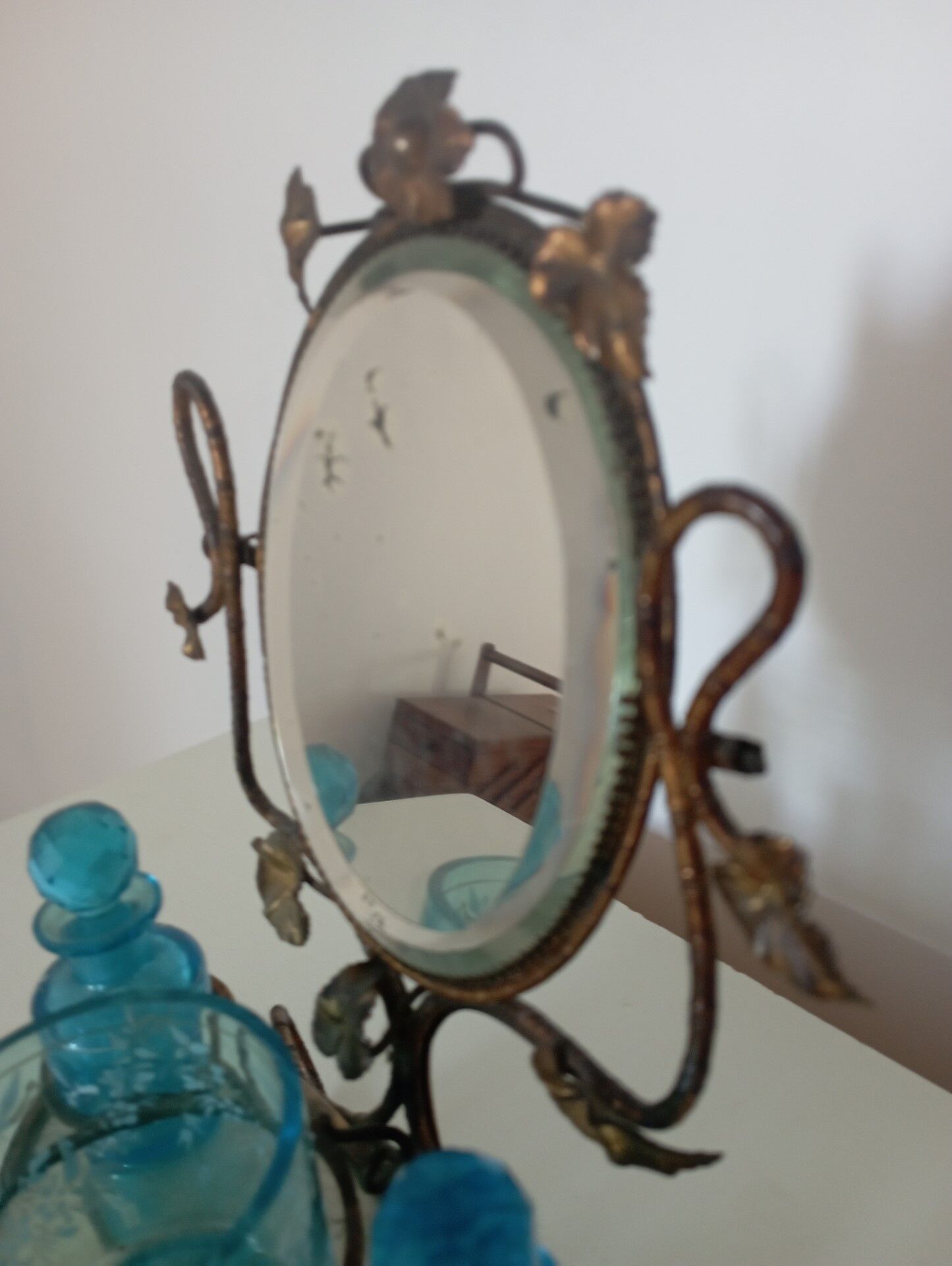 Miroir garniture de toilette