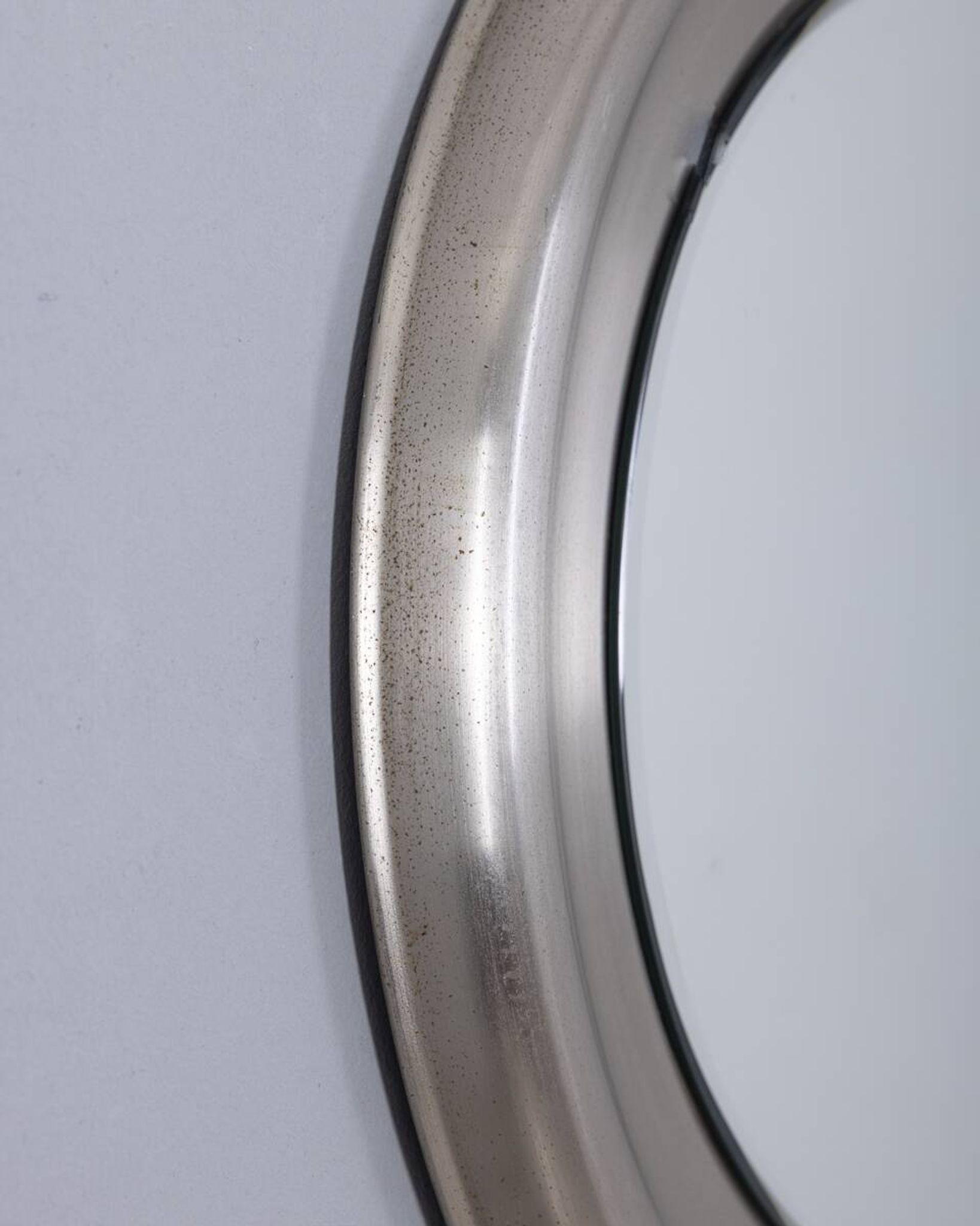 VINTAGE 1960S ROUND WALL MIRROR IN METAL BY GOFFREDO REGGIANI
