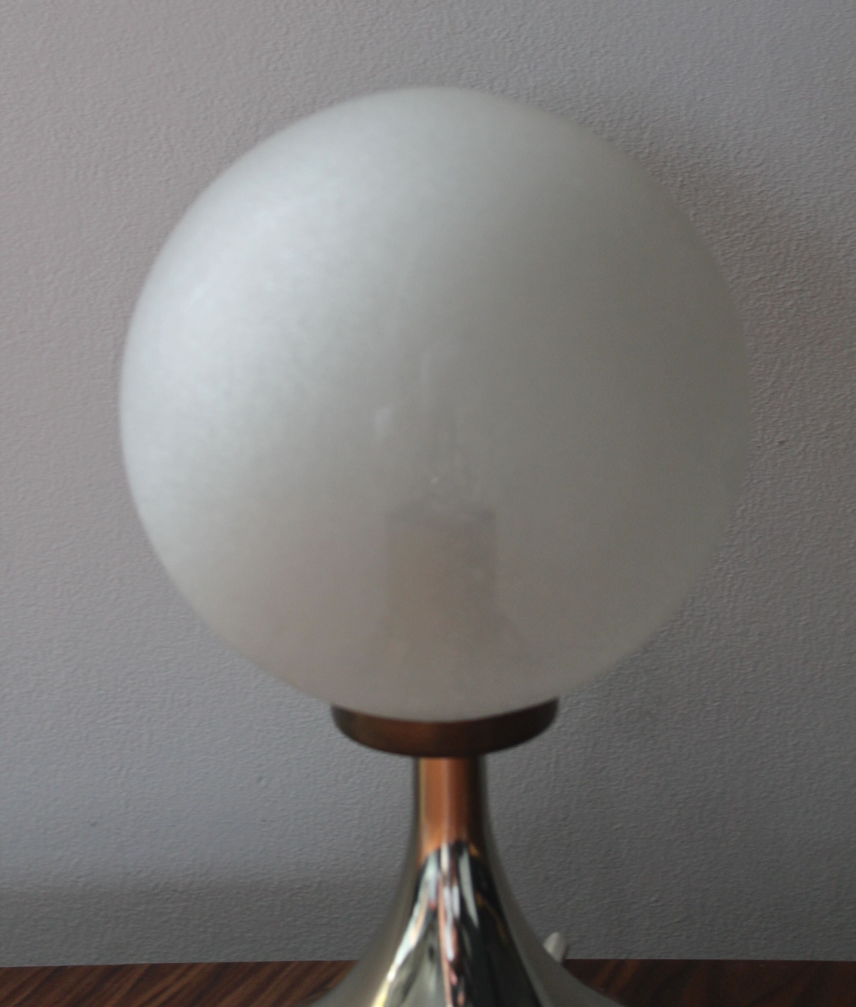Vintage lamp of the 70s foot tulip and shortbread globe