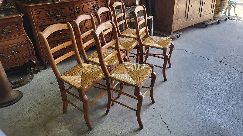 SET OF 6 DINING ROOM OR KITCHEN CHAIRS IN RESTAURANT STYLE IN WALNUT