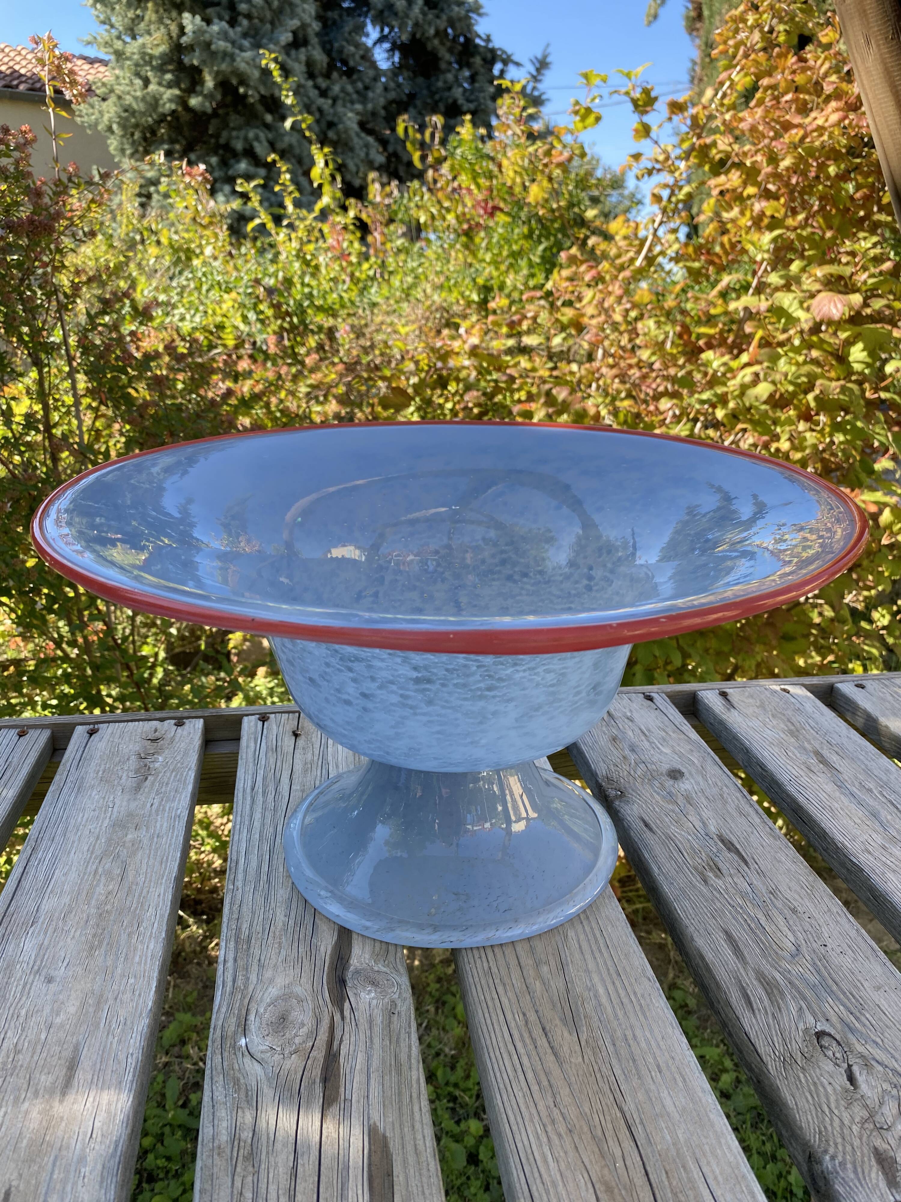 Italian basin blue and red border