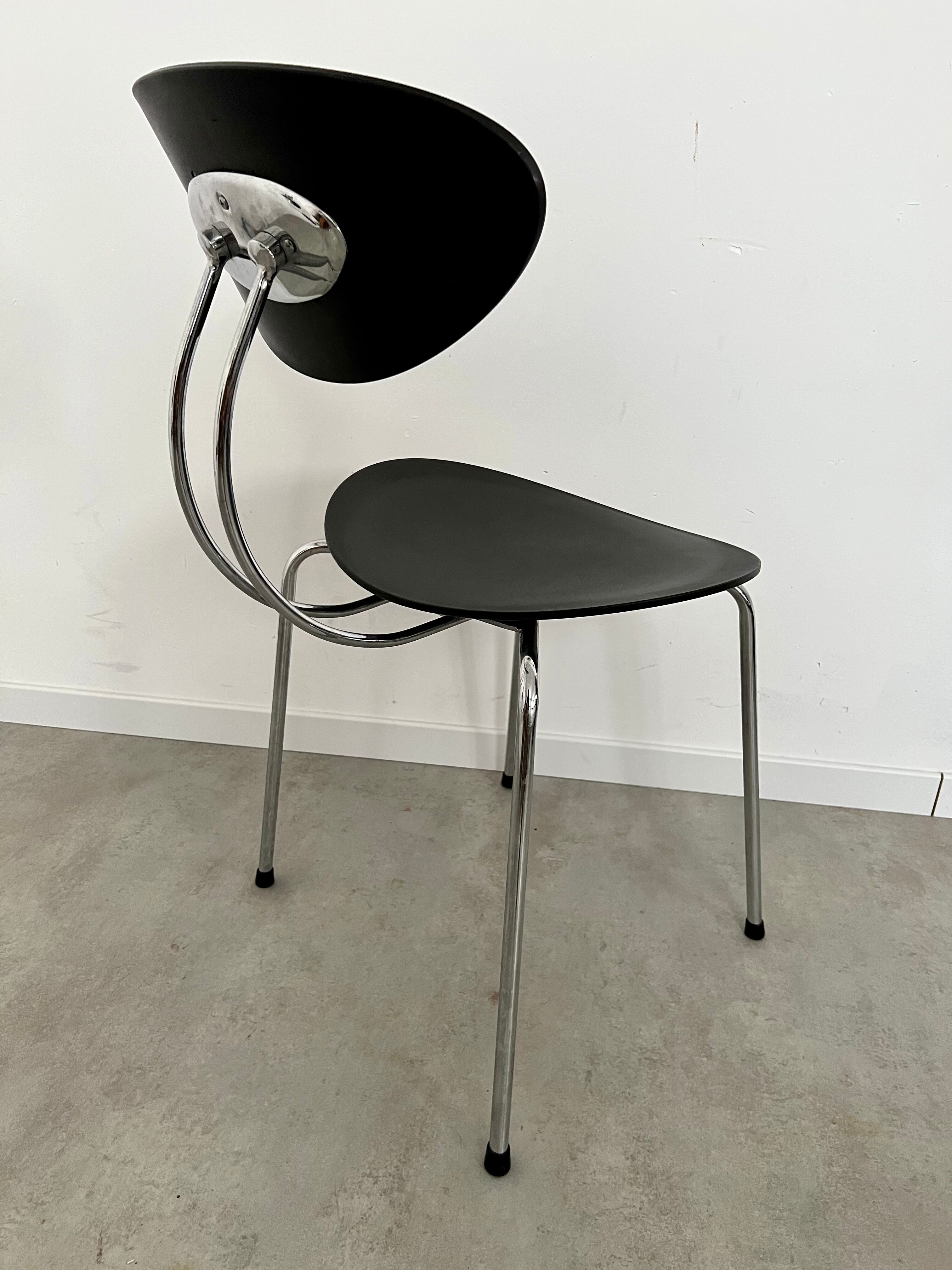 Lot 4 anciennes chaises design italien années 80