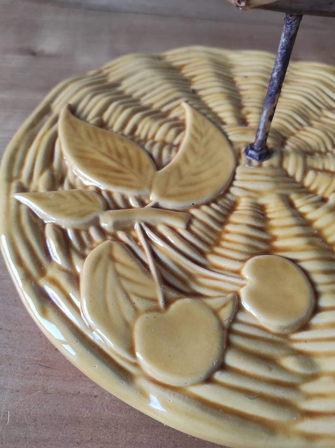 Ceramic cheese board with bamboo handle